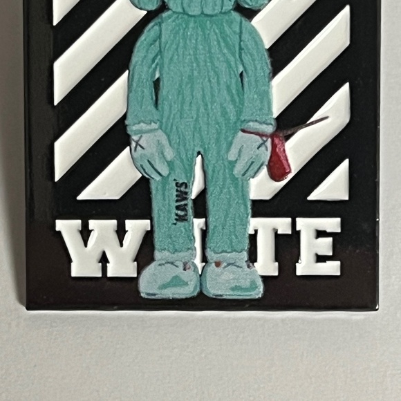KAWS x Off White Hat Pin Pins Streetwear Hats Bag Fitted New Era Chrome Hype - Picture 3 of 7